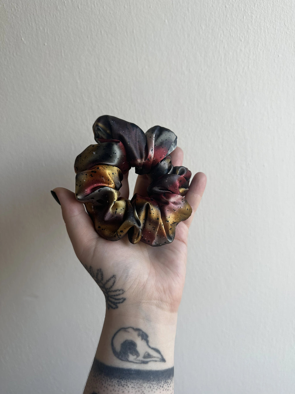 Scrunchie - Koruna z kostí a zlata