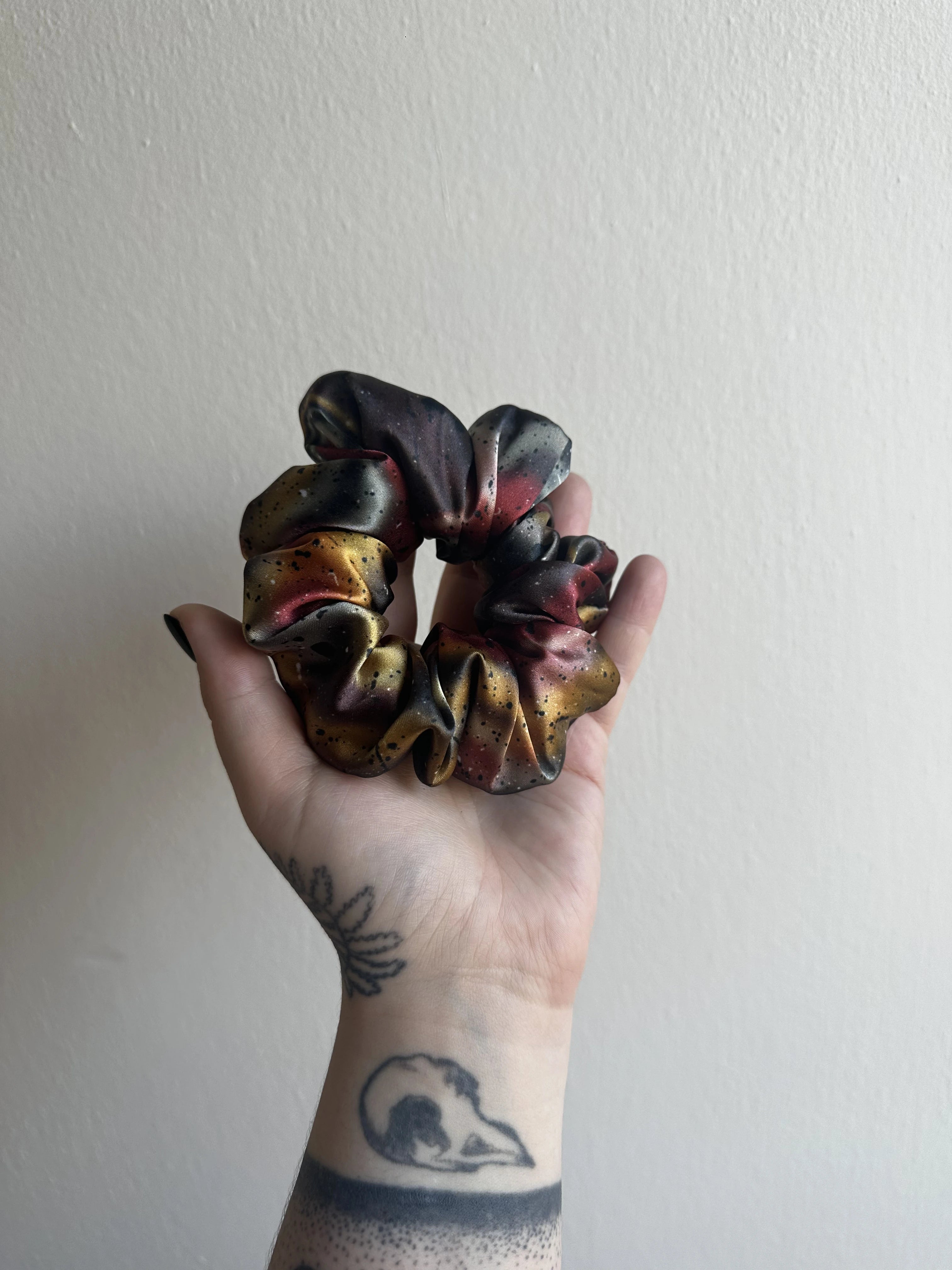 Scrunchie - Koruna z kostí a zlata