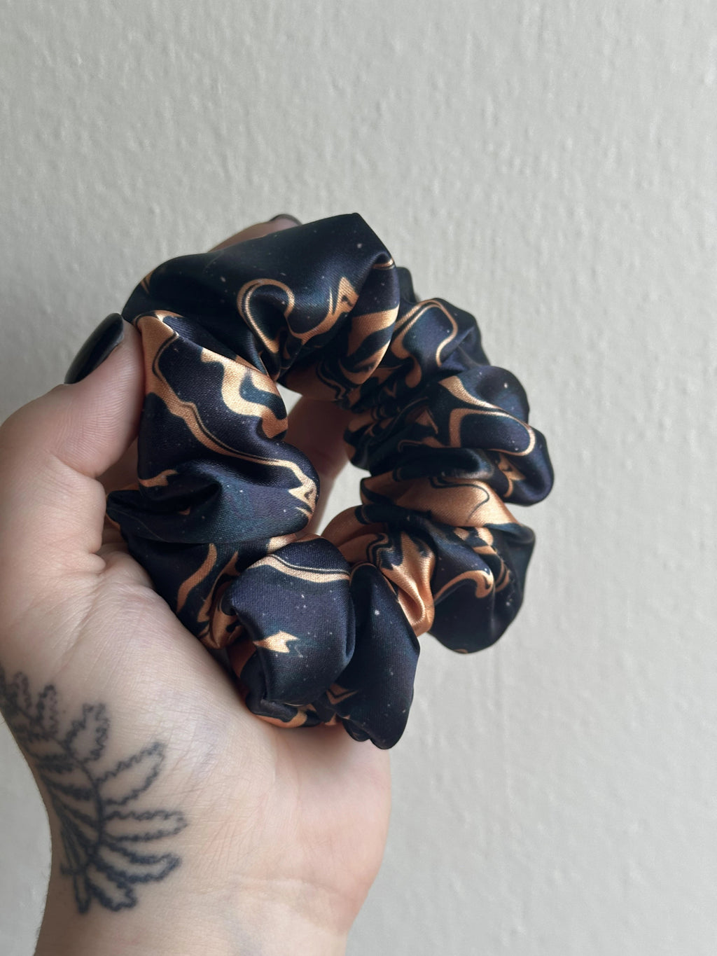 Scrunchie - Čtvrté křídlo - Till Death Studio