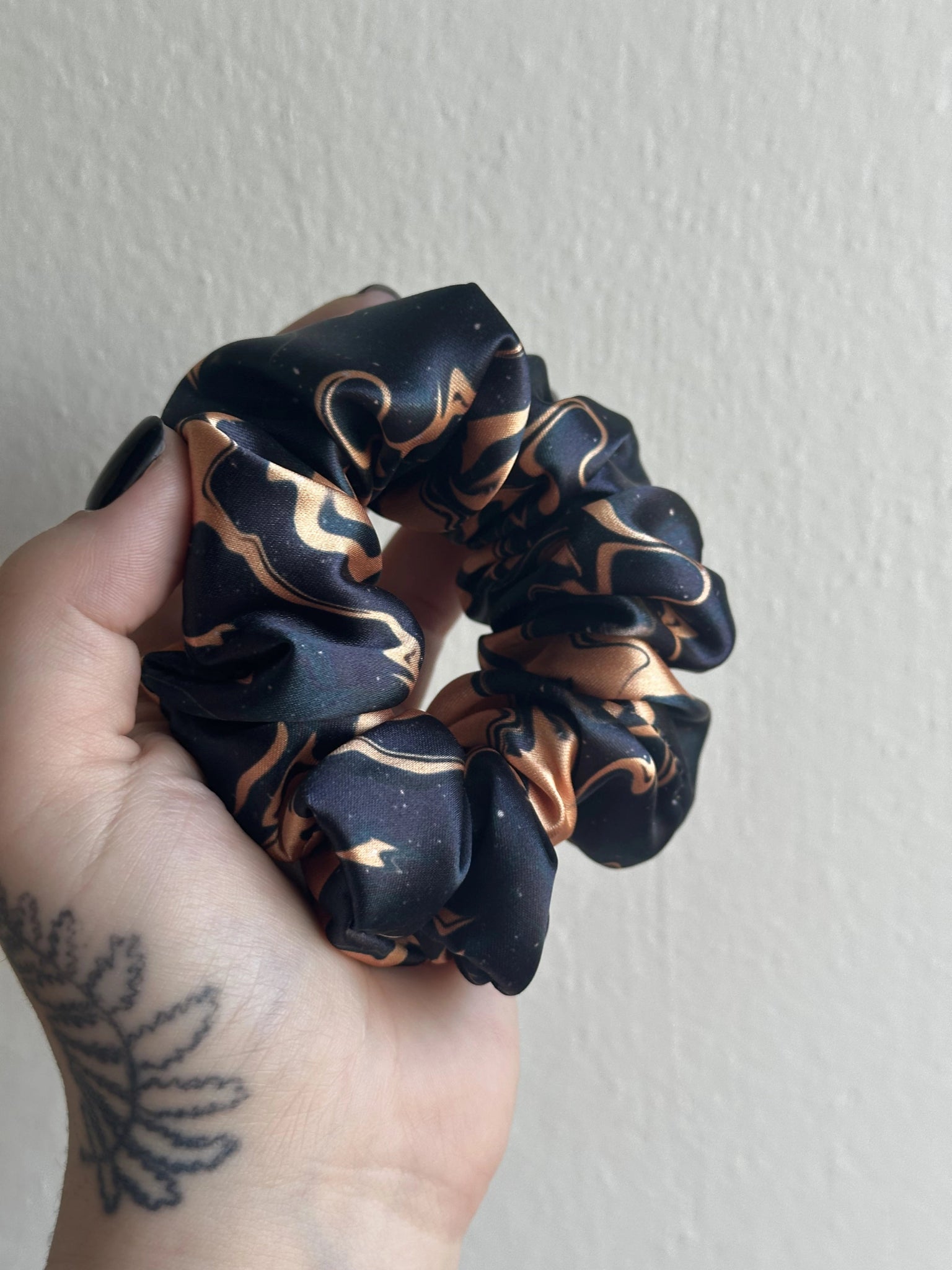 Scrunchie - Čtvrté křídlo - Till Death Studio