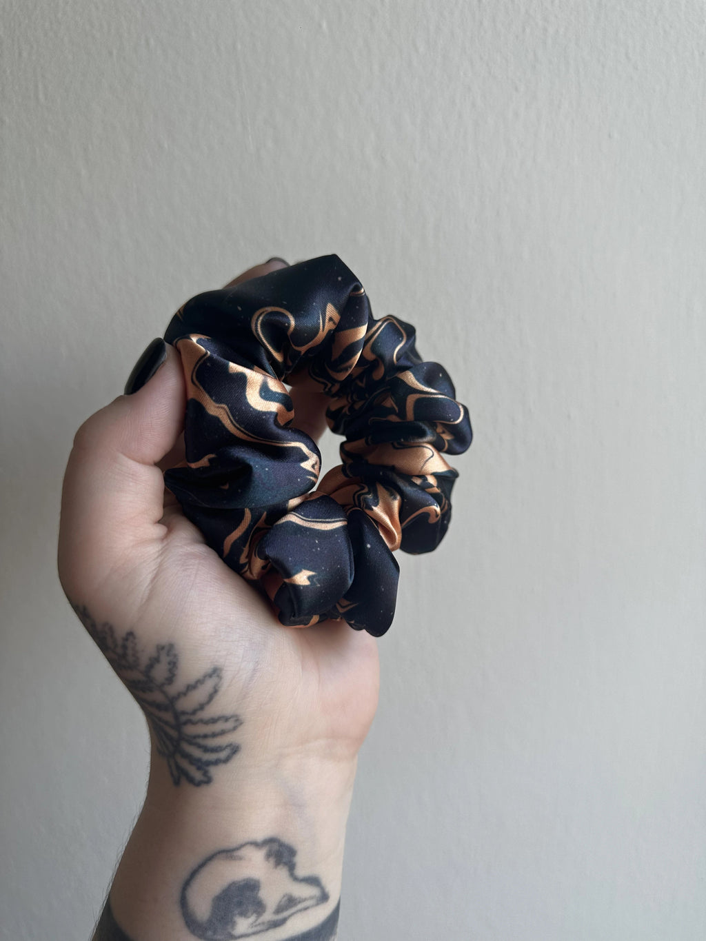 Scrunchie - Čtvrté křídlo - Till Death Studio