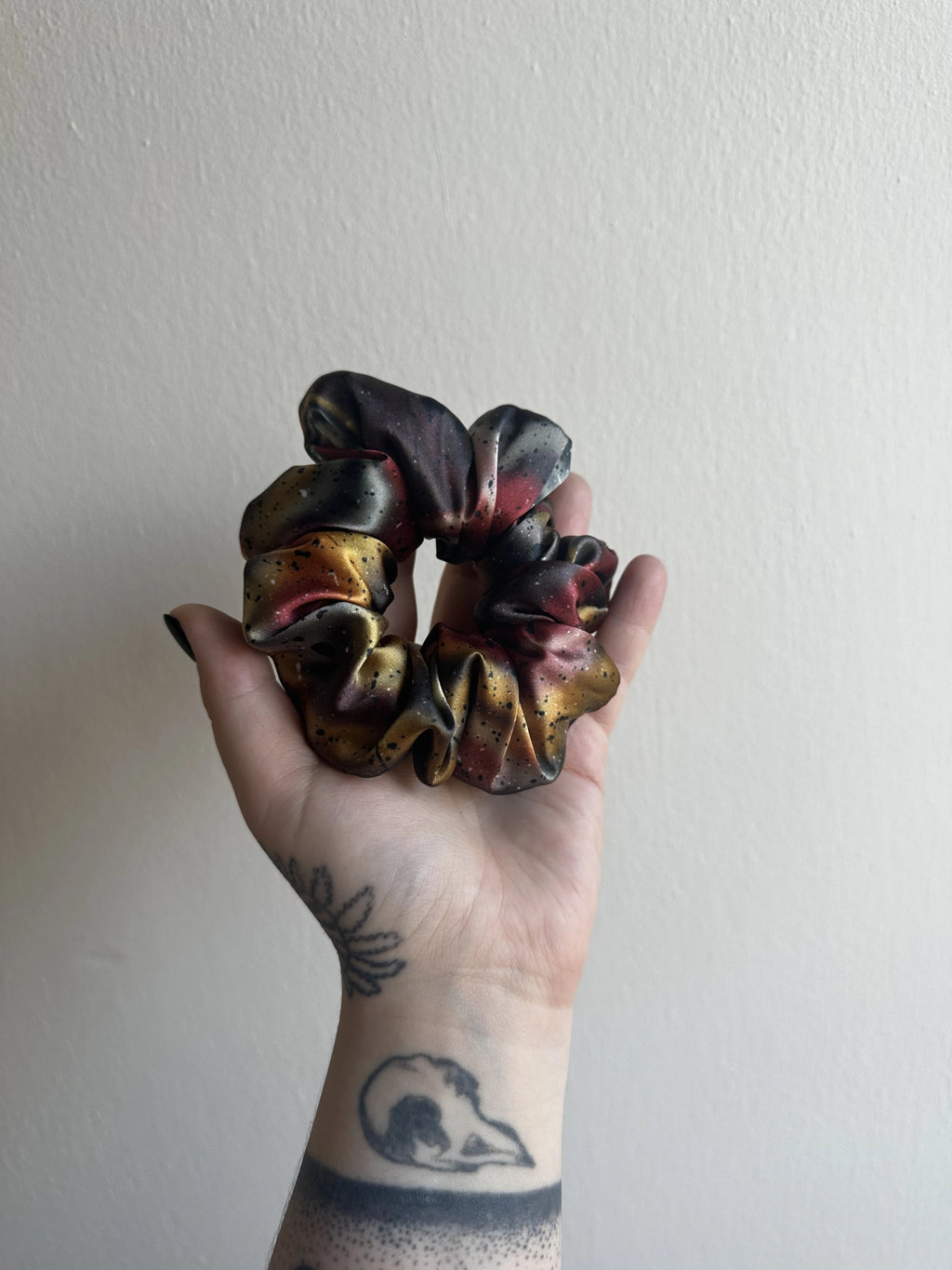 Scrunchie - Koruna z kostí a zlata - Till Death Studio