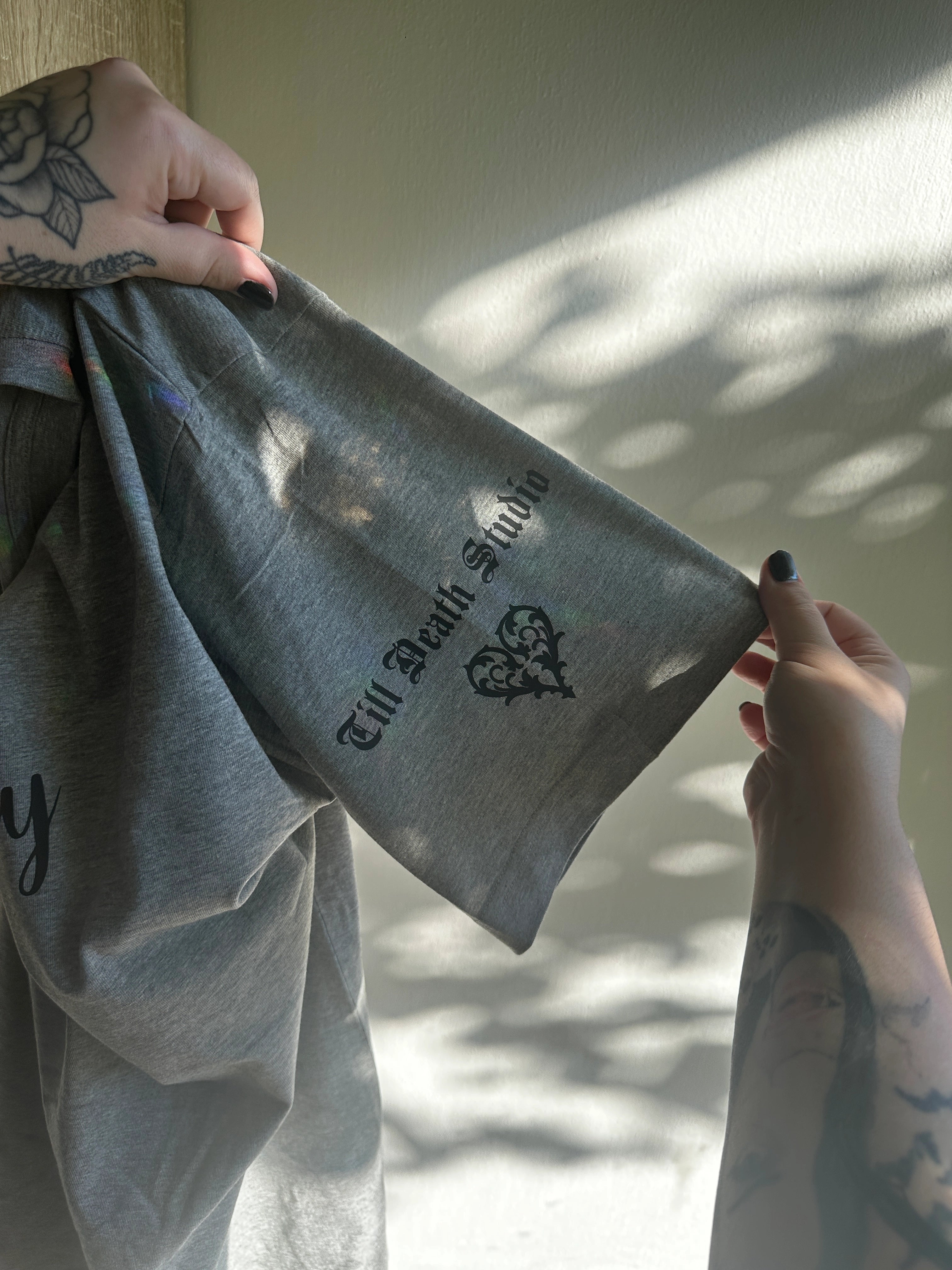 Oversized triko Morally Grey