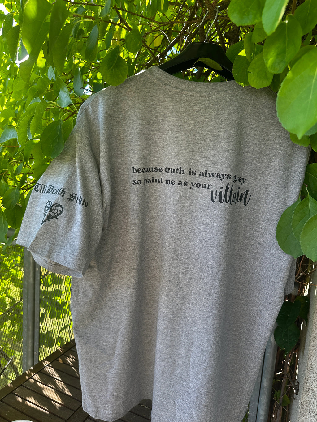 Oversized triko Morally Grey